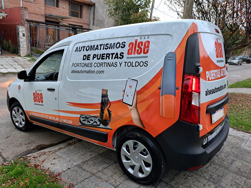 Ploteo parcial impreso con imagen — Buenos Aires