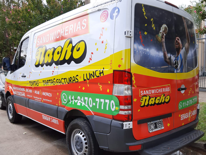 Ploteo vehicular completo  con logos — Buenos Aires